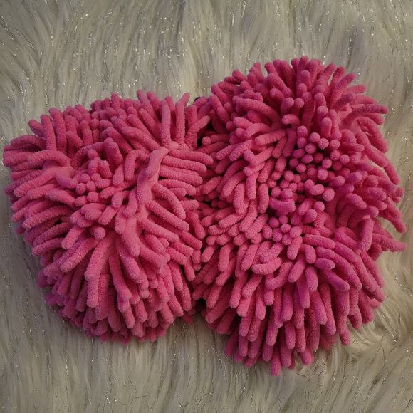 Llama Cleaning Slippers - Picture 2 of 9